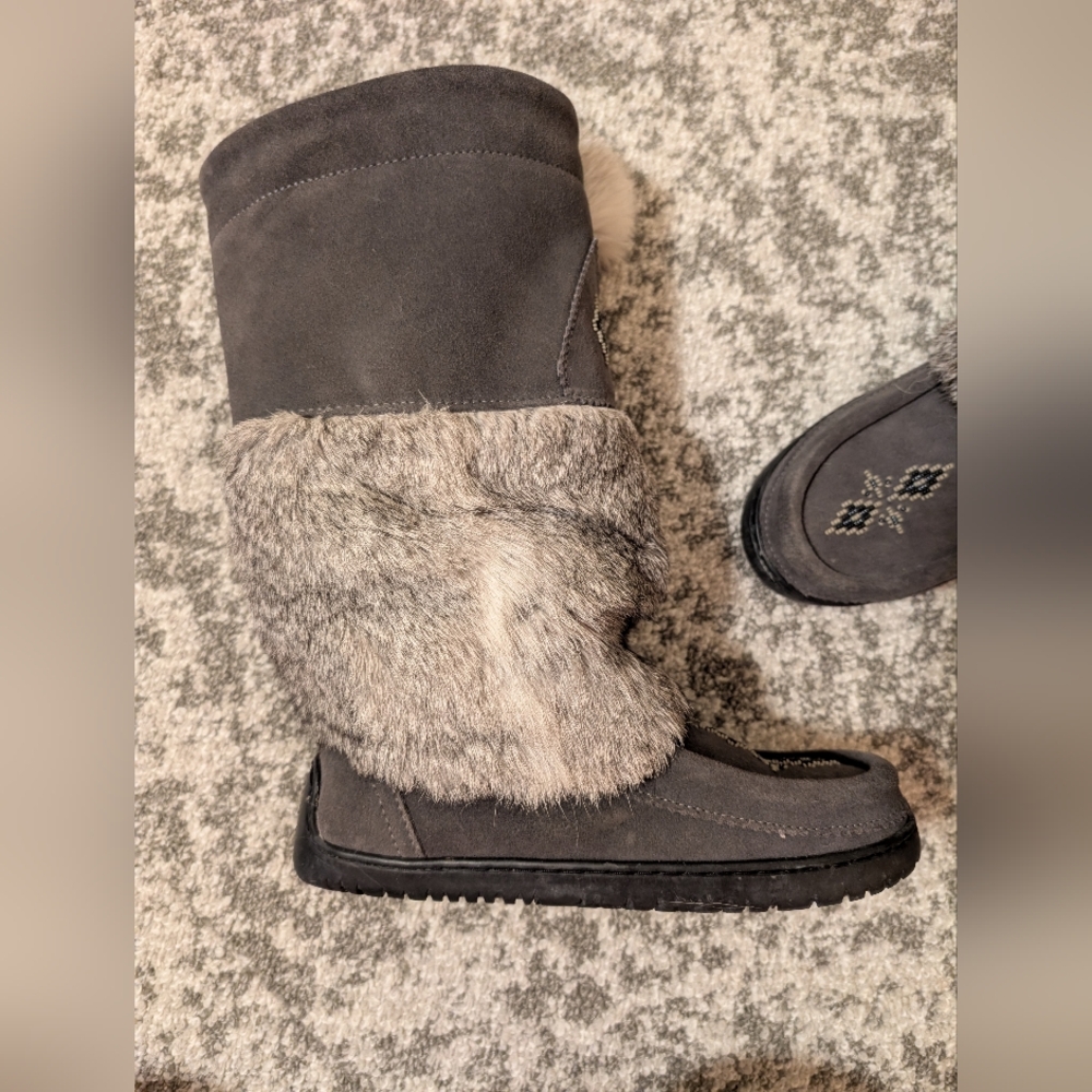Cozy Gray Fur And Leather Winter Boots - Picture 5 of 10